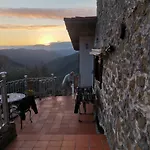 House - Sleeps 5 Scenic Views Fireplace & Garden * Baiardo