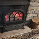 House - Sleeps 5 Scenic Views Fireplace & Garden