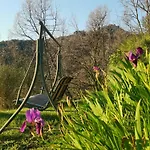 House - Sleeps 5 Scenic Views Fireplace & Garden *