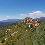 House - Sleeps 5 Scenic Views Fireplace & Garden Baiardo