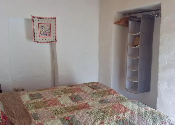 House - Sleeps 5 Scenic Views Fireplace & Garden Σπίτι διακοπών Baiardo