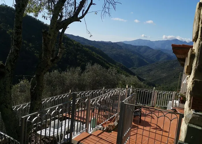 House - Sleeps 5 Scenic Views Fireplace & Garden