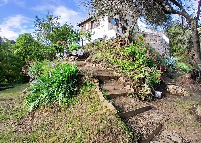 House - Sleeps 5 Scenic Views Fireplace & Garden