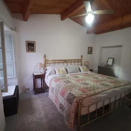 House - Sleeps 5 Scenic Views Fireplace & Garden *