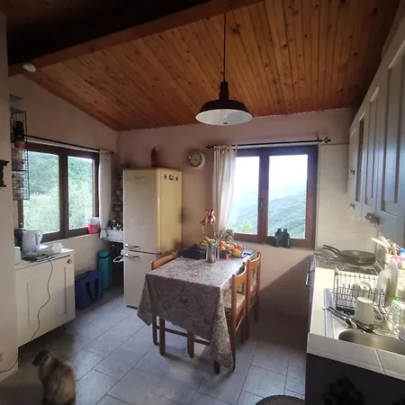 House - Sleeps 5 Scenic Views Fireplace & Garden 펜션 *