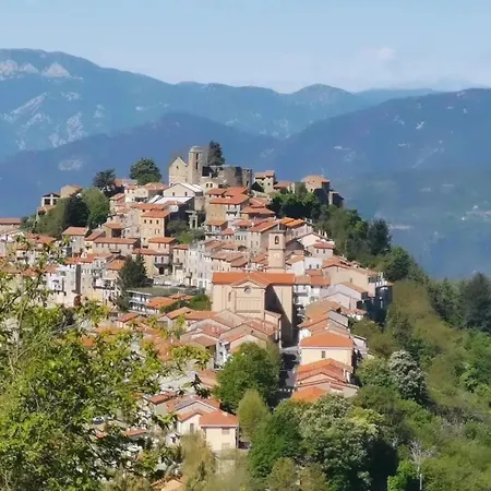 House - Sleeps 5 Scenic Views Fireplace & Garden *