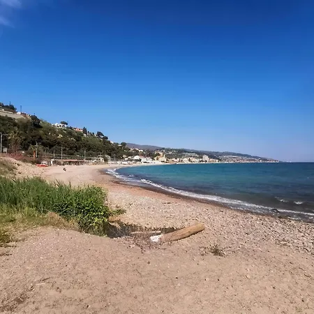 House - Sleeps 5 Scenic Views Fireplace & Garden Baiardo