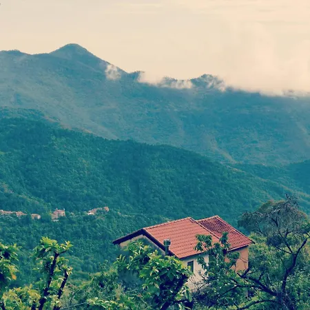 Dom wakacyjny House - Sleeps 5 Scenic Views Fireplace & Garden *