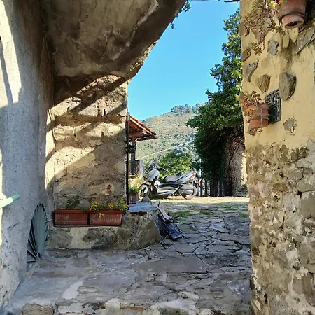 House - Sleeps 5 Scenic Views Fireplace & Garden * Baiardo