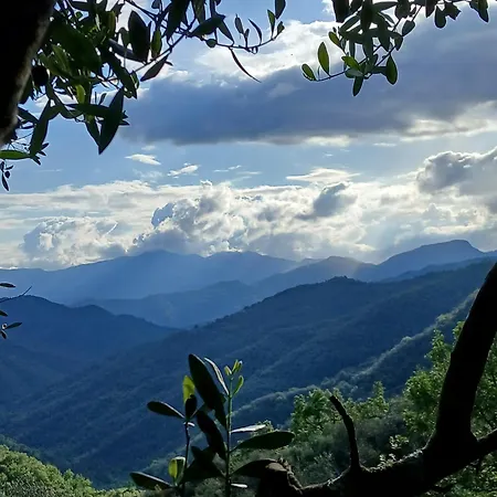 House - Sleeps 5 Scenic Views Fireplace & Garden Baiardo