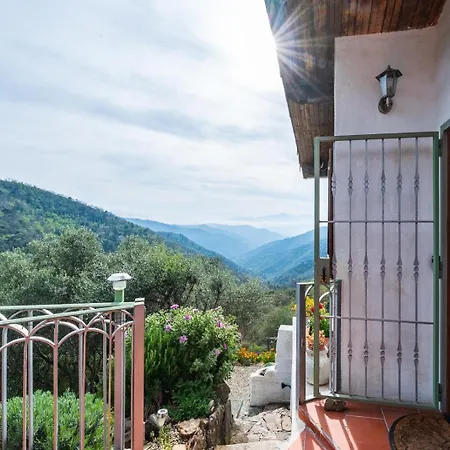 House - Sleeps 5 Scenic Views Fireplace & Garden Dom wakacyjny Baiardo