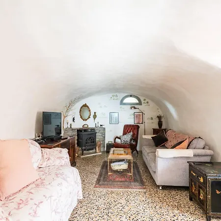 House - Sleeps 5 Scenic Views Fireplace & Garden