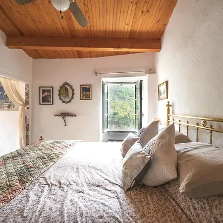 House - Sleeps 5 Scenic Views Fireplace & Garden 別荘 Baiardo
