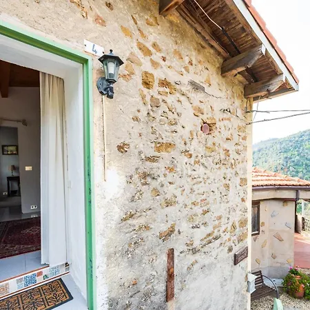 House - Sleeps 5 Scenic Views Fireplace & Garden Baiardo