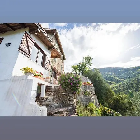 Vakantiehuis Cozy Retreat In Bajardo *