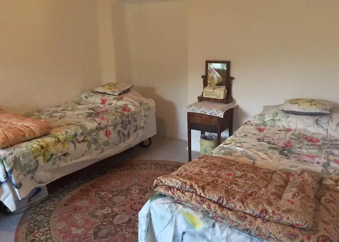 House - Sleeps 5 Scenic Views Fireplace & Garden