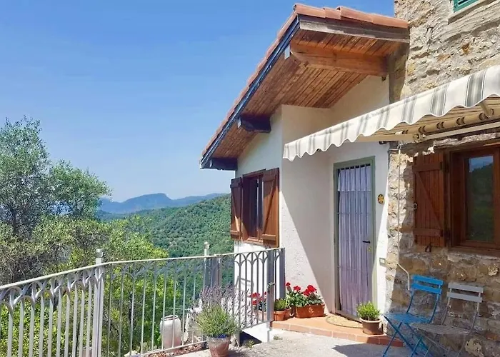 Nyaraló House - Sleeps 5 Scenic Views Fireplace & Garden *