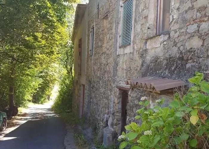 House - Sleeps 5 Scenic Views Fireplace & Garden Holiday home *
