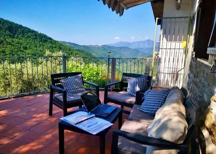 Holiday home House - Sleeps 5 Scenic Views Fireplace & Garden
