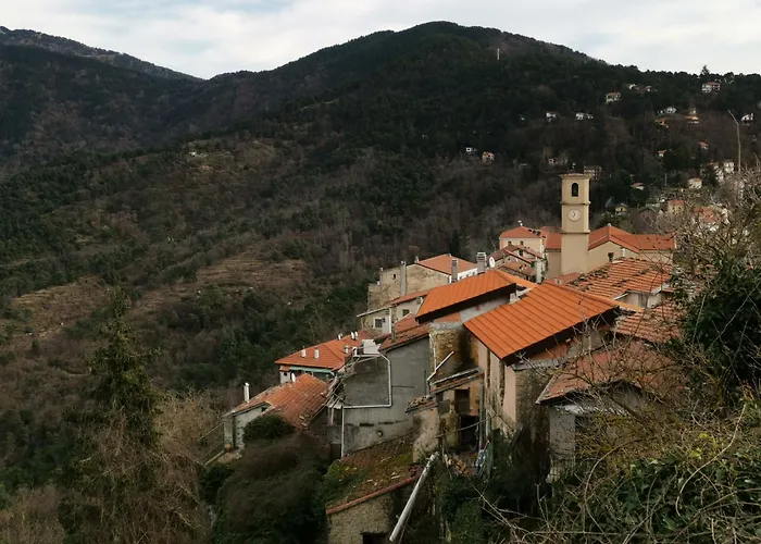 Nyaraló House - Sleeps 5 Scenic Views Fireplace & Garden Baiardo
