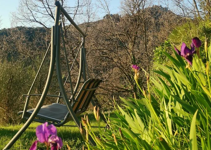 House - Sleeps 5 Scenic Views Fireplace & Garden *