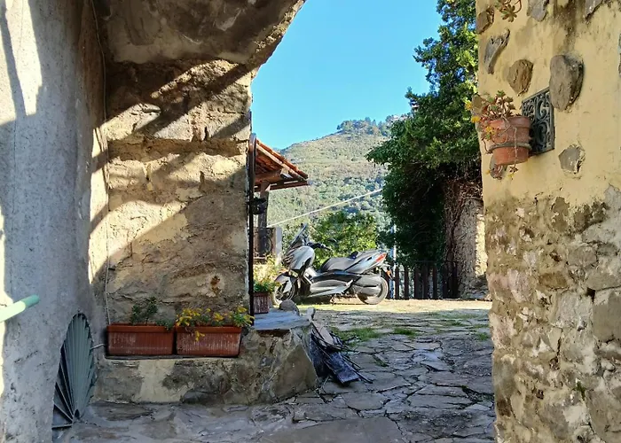 House - Sleeps 5 Scenic Views Fireplace & Garden * Baiardo