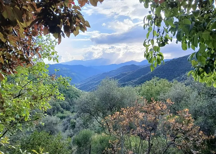 House - Sleeps 5 Scenic Views Fireplace & Garden